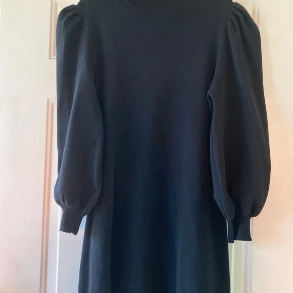 Long, puffy sleeve dress - Picture 5 of 8